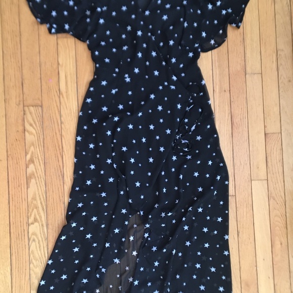Forever 21 Dresses & Skirts - Star Wrap Forever 21 dress!